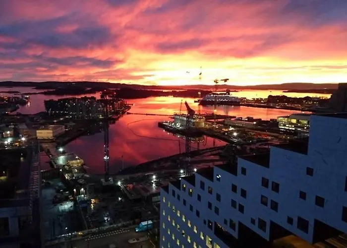 Super Designer Penthouse At 19th Floor With Amazing View!