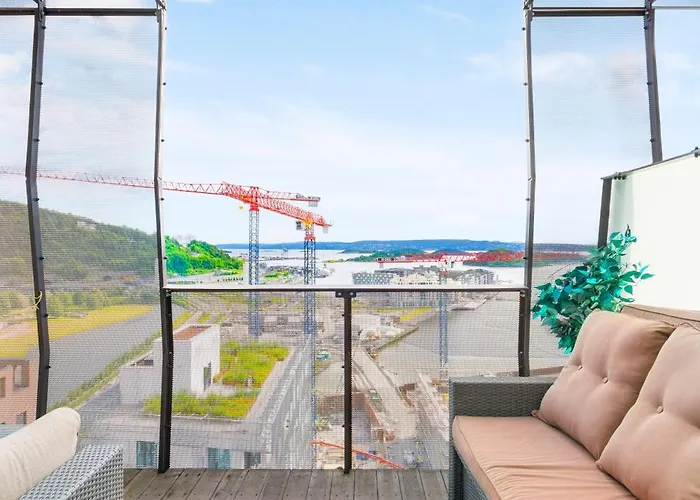 Super Designer Penthouse At 19th Floor With Amazing View! *