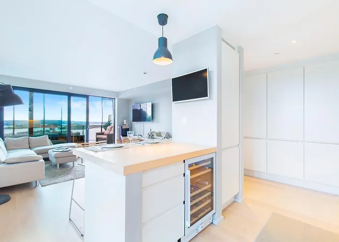 Super Designer Penthouse At 19th Floor With Amazing View! *