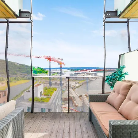 Penthouse On 19th Floor With Amazing View *