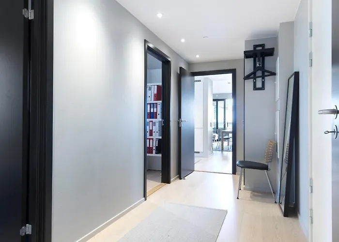 Super Designer Penthouse At 19th Floor With Amazing View! *